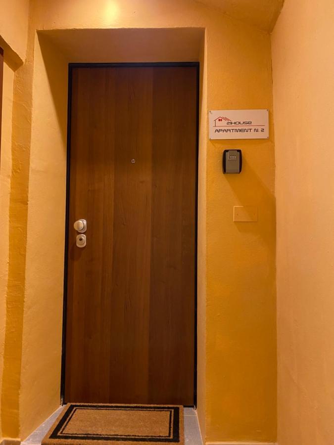21House - Appartamento 2 بوستو أرسيزيو المظهر الخارجي الصورة